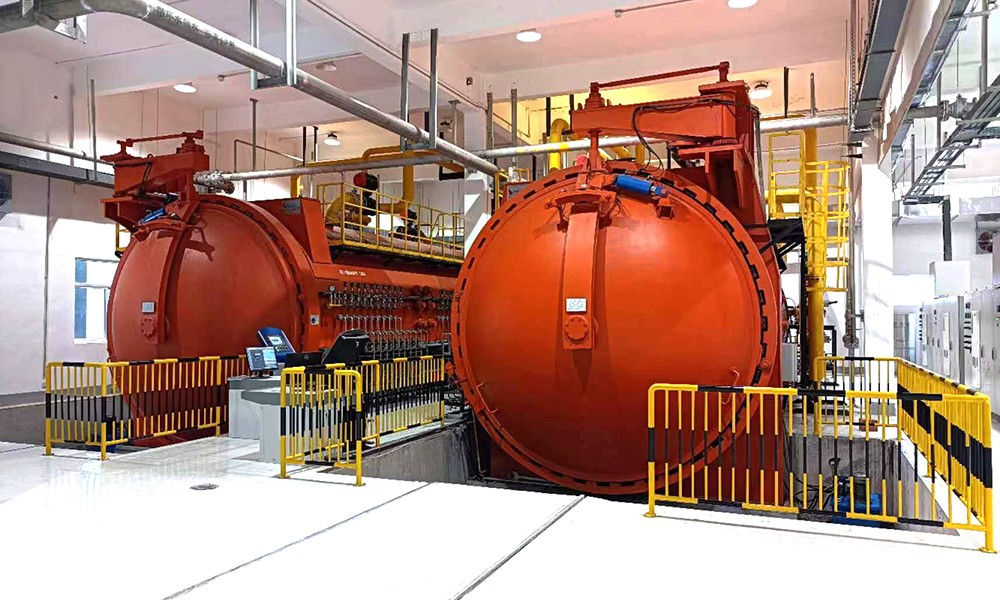 中航工業濟南特種結構研究所637所 Φ3500X9000mmX2臺 250℃ 1.2Mpa